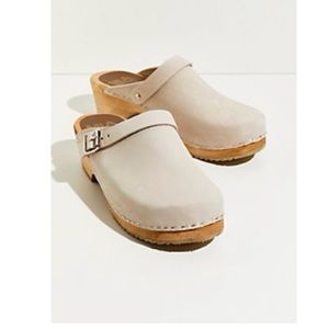 Free people Alma clogs 10/9